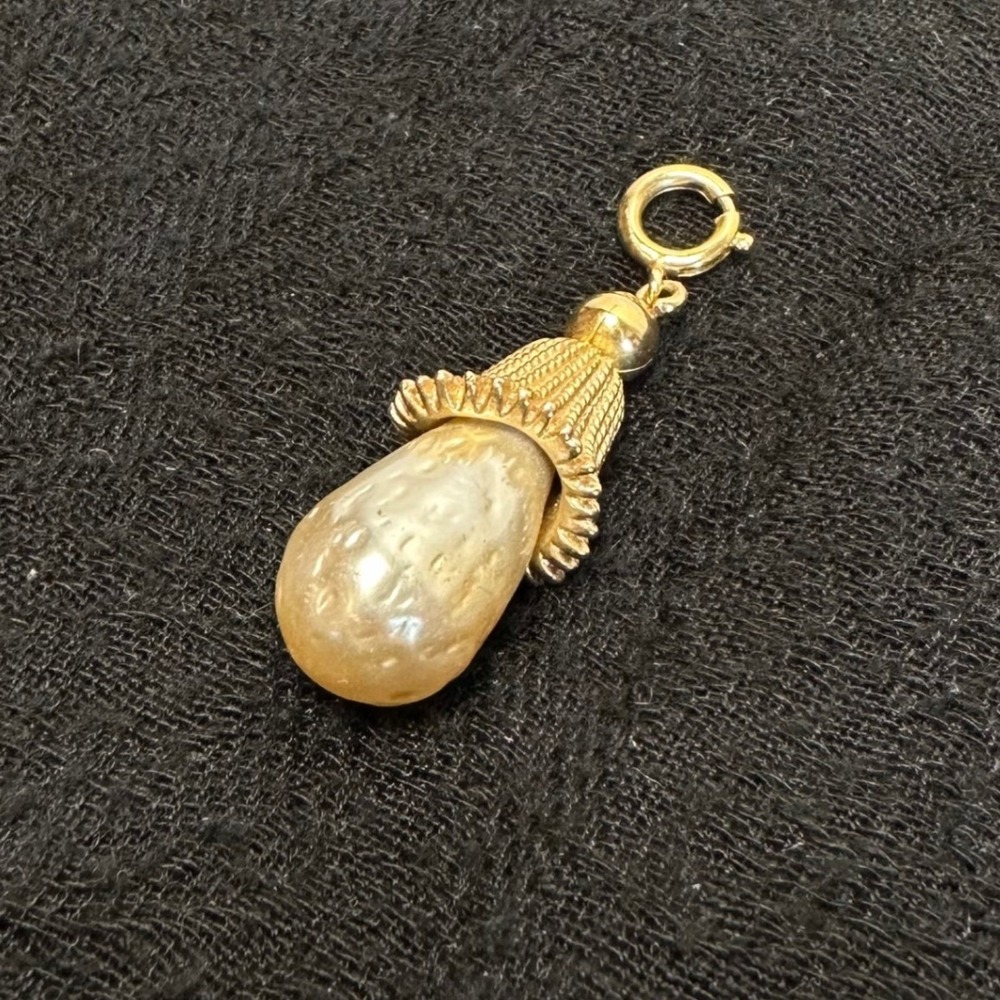 Faux Pearl Charm Gold Tone Vintage Baroque Style Teardrop Detachable 2" - Picture 3 of 5